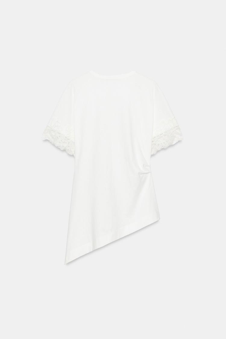 Camiseta asimétrica con encaje 7