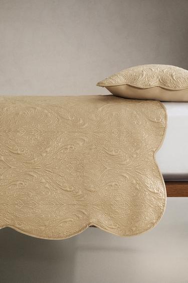 DAMASK-STYLE QUILT - Beige by Zara - Image 2