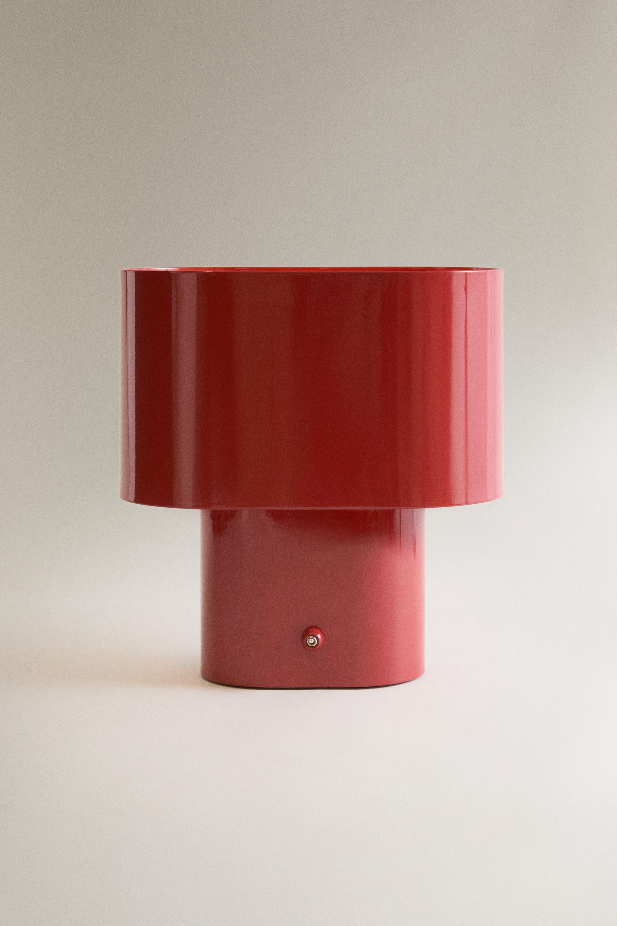 CORDLESS IRON TABLE LAMP — Red