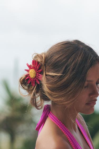Zara RAFFIA FLOWER SCRUNCHIE - Fuchsia - Image 0