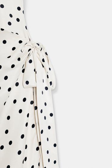 ROBE SATINÉE HALTER À POIS - Écru / Noir de Zara - Image 6