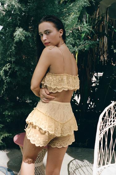 Zara EMBROIDERED RUFFLE SHORTS - Champagne