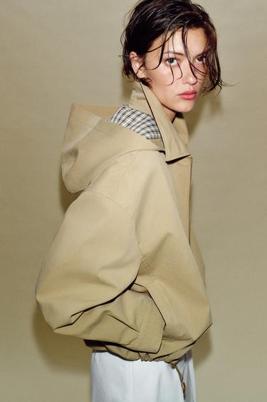 جاكيت بغطاء رأس قابل للفك - مِحْمر الخاص بـ Zara