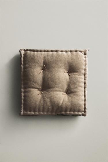 SÆDEPUDE MED PYNTESTIKNING - taupe brun fra Zara