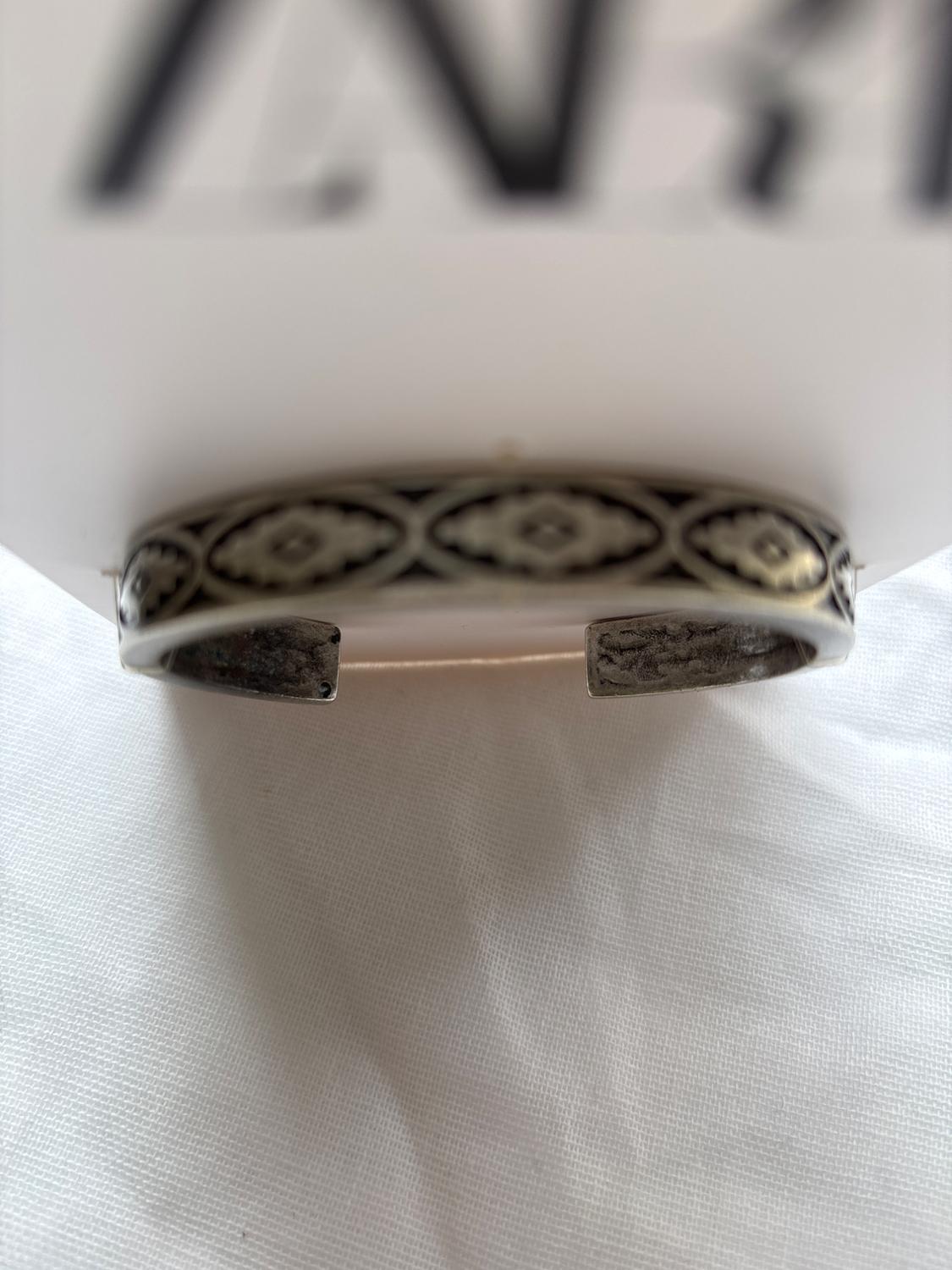 EMBOSSED CUFF BRACELET - Image 5