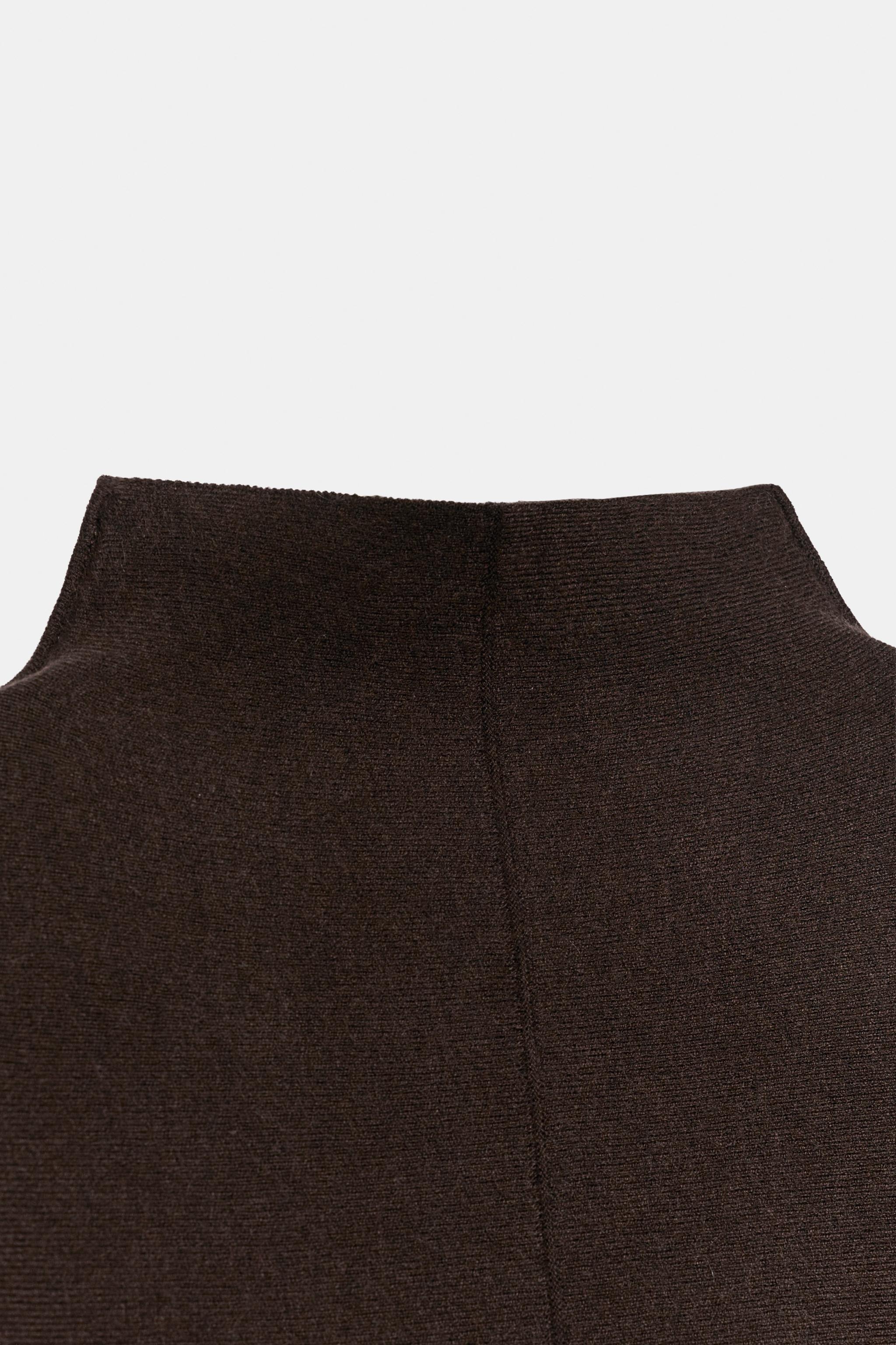 ROBE LONGUE EN MAILLE À COL MONTANT
