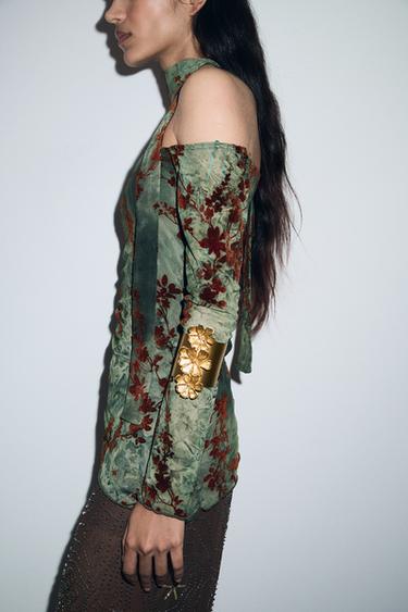 RIGID FLOWER BRACELET - Golden by Zara