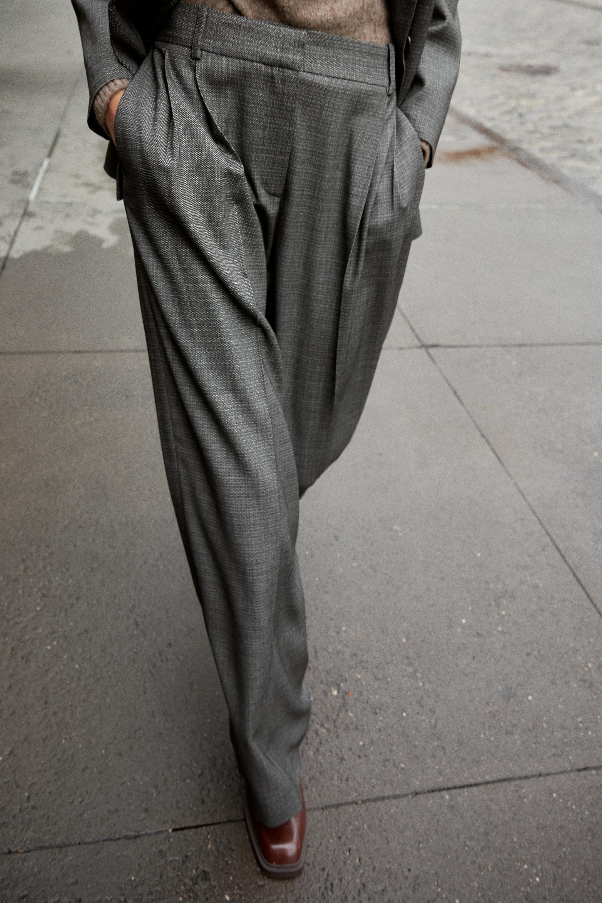 WIDE LEG PLEATED PANTS