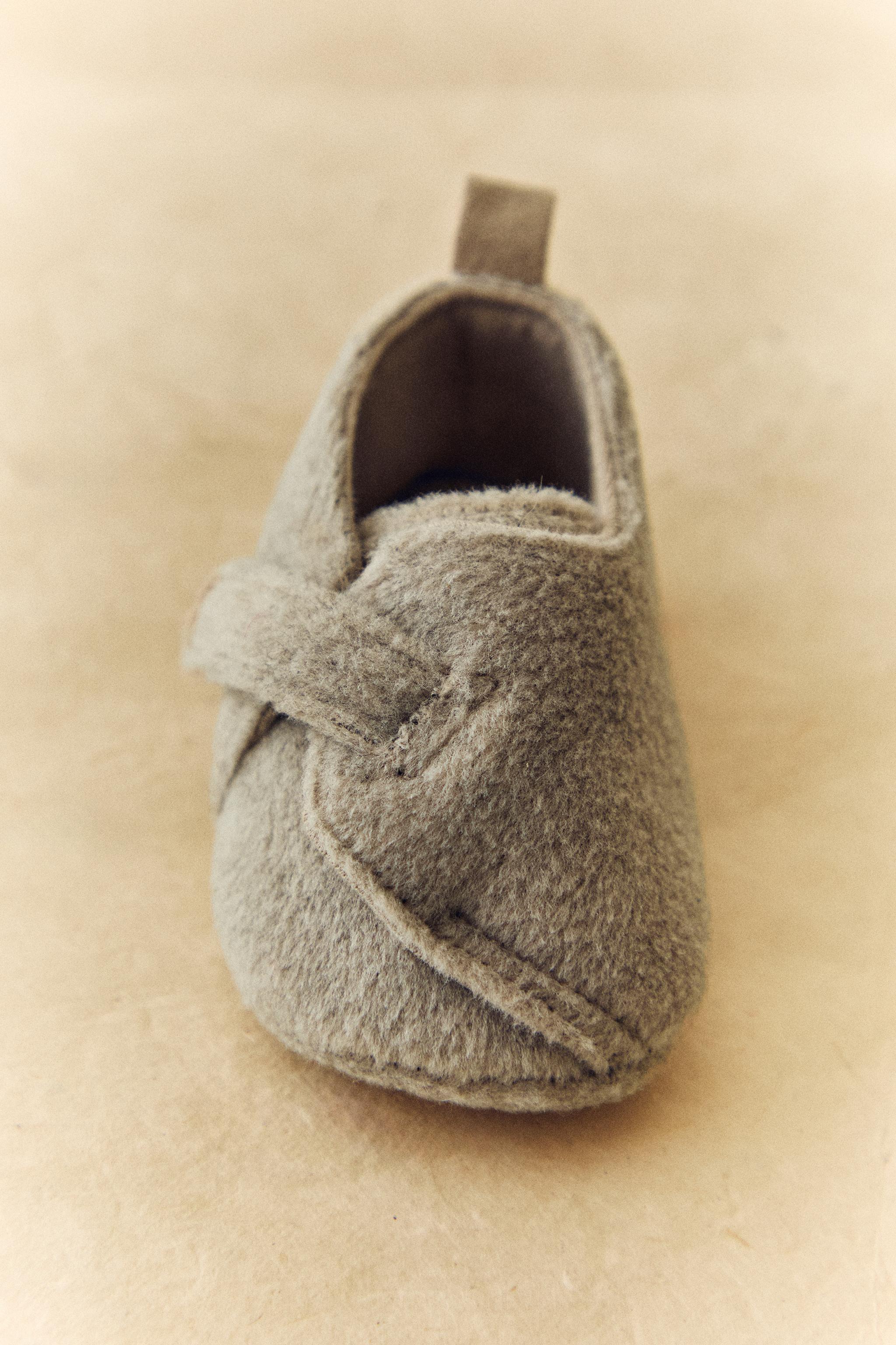 BOOTIES WITH A STRAP