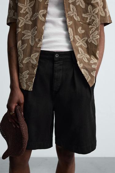 BERMUDA RELAXED FIT PLIEGUES - Negro de Zara