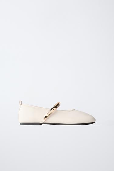 БАЛЕТКИ С МЕТАЛЛИЧЕСКИМ РЕМЕШКОМ — Небеленый от Zara