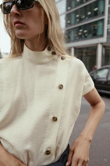CHEMISE À BOUTONS CONTRASTÉS - Écru de Zara - Image 1