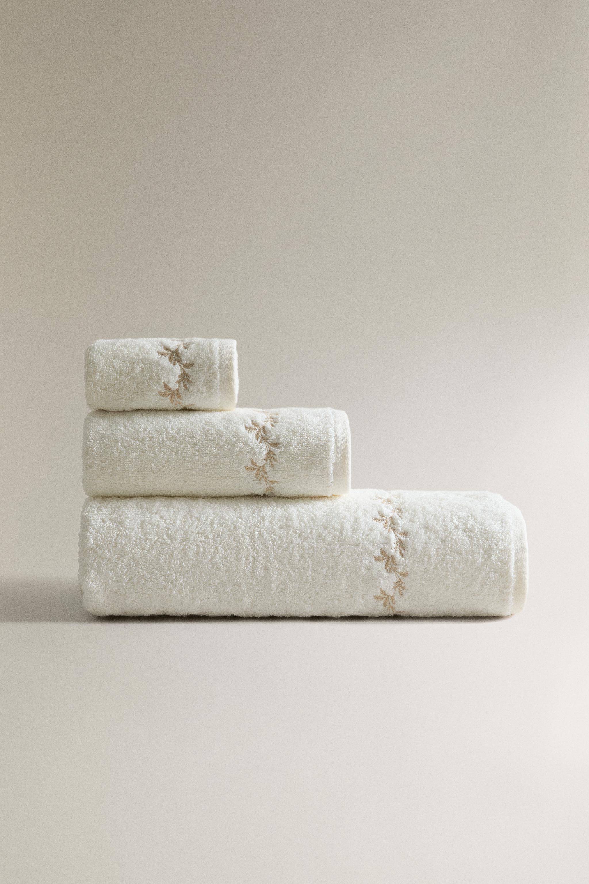 PLANT EMBROIDERY BATH TOWEL — Golden