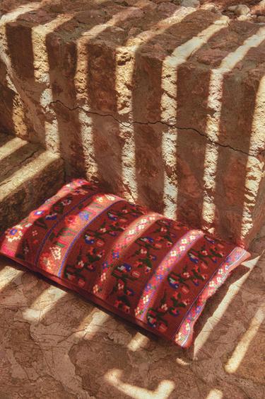 HOUSSE DE COUSSIN BRODERIES X COLLAGERIE - Marron de Zara