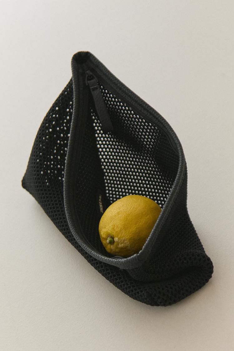 KNIT MAKEUP BAG — Black