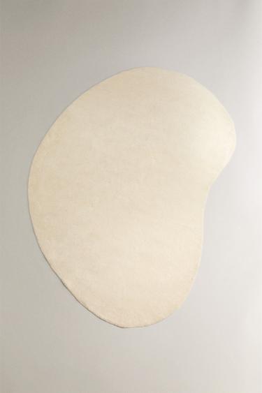 PLAIN IRREGULAR WOOL RUG - White by Zara - Image 1