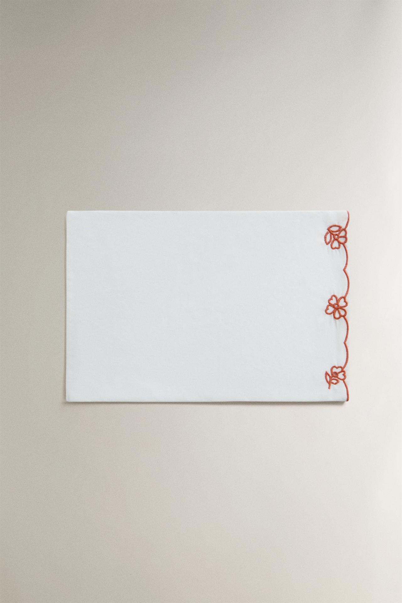 EMBROIDERED FLOWERS CRIB FLAT SHEET AND PILLOWCASE SET — Reddish