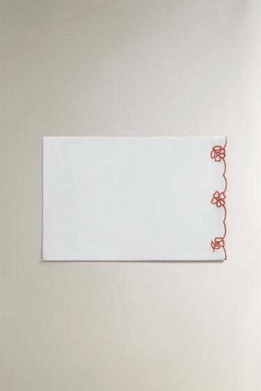 ENSEMBLE TAIE D’OREILLER ET DRAP DE DESSUS LIT BÉBÉ FLEURS BRODÉES - Rouge de Zara - Image 1