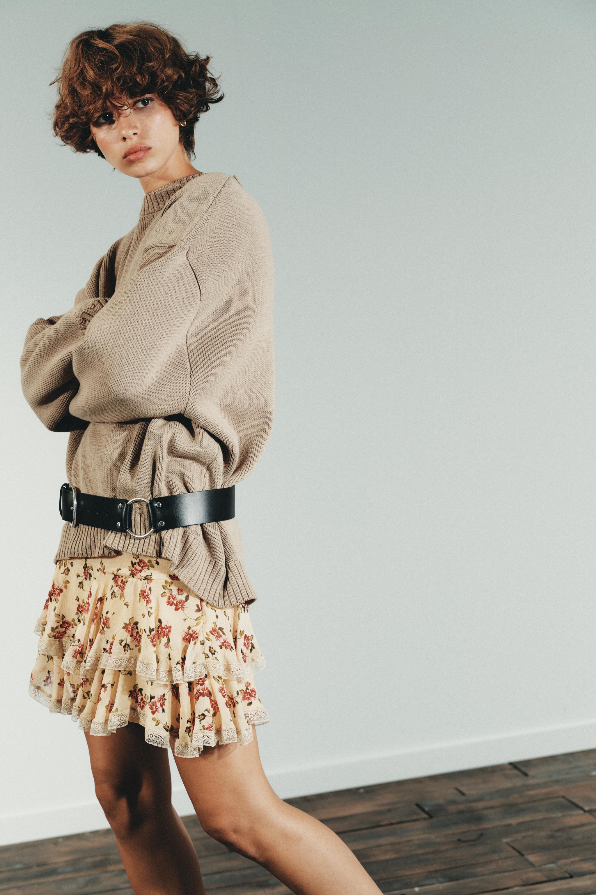 フラワープリントフリルミニスカート - ベージュ/ゴールデン