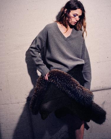 SWEATER DE CAXEMIRA E LÃ COM DECOTE EM BICO - Castanho / Toupeira da Zara