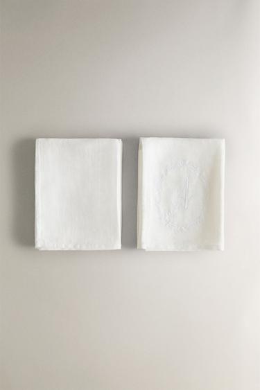 LOT DE 2 LANGES POUR BÉBÉ BRODÉES AVEC LETTRE - 852 de Zara - Image 2