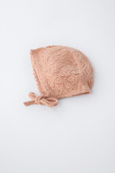 ВЯЗАНЫЙ ЧЕПЧИК АЖУРНОЙ ВЯЗКИ — ТЕЛЕСНО-РОЗОВЫЙ от Zara