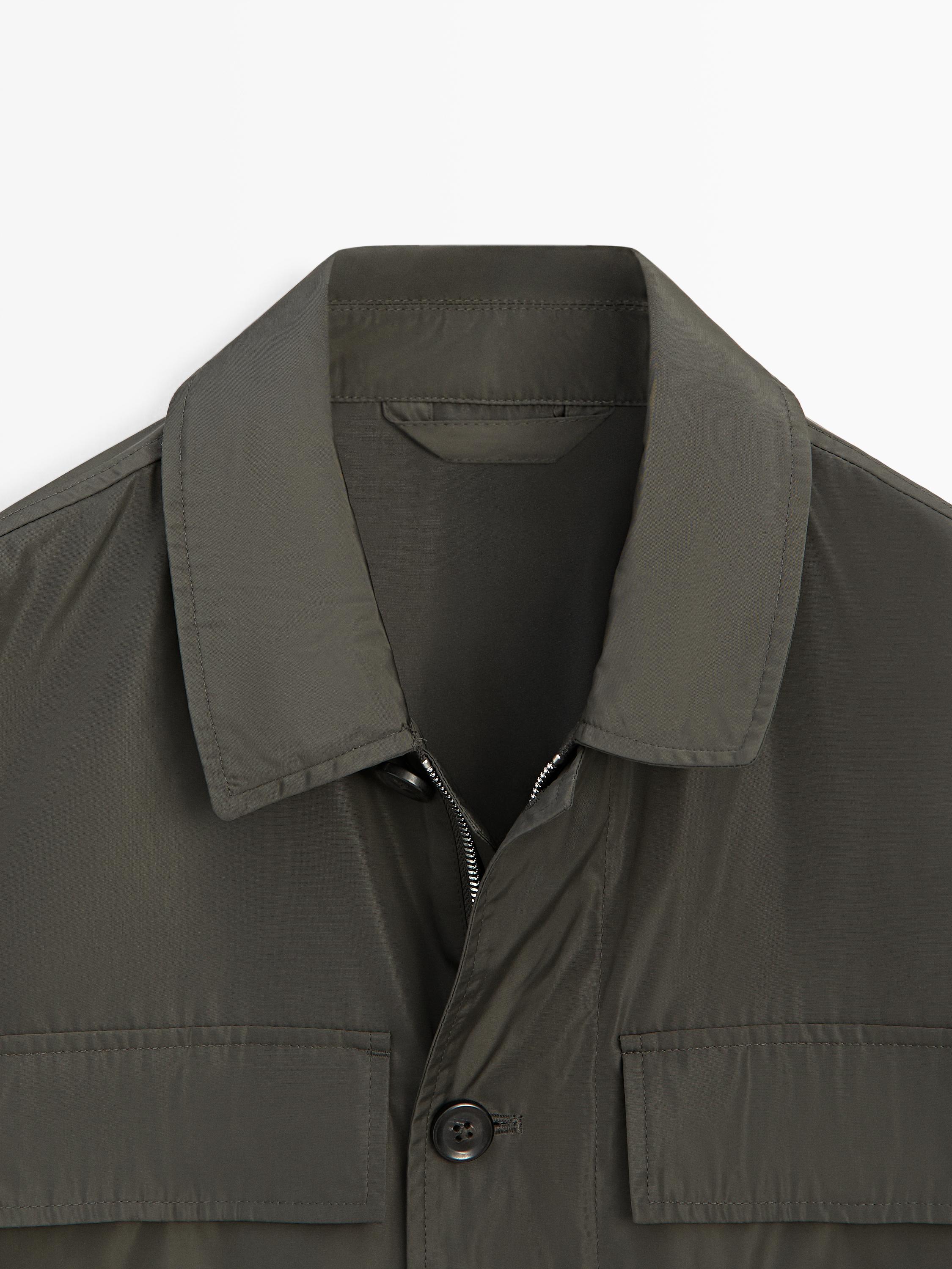 Lightweight jacket with pockets