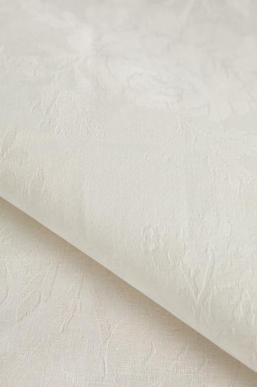 JACQUARD TABLE RUNNER WITH ROSES - White by Zara - Image 3