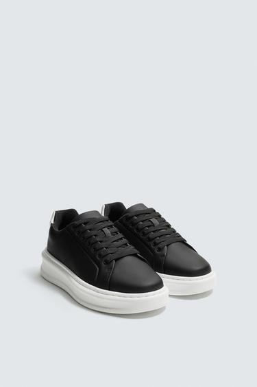 ZAPATILLA DETALLE TALÓN - Negro de Zara