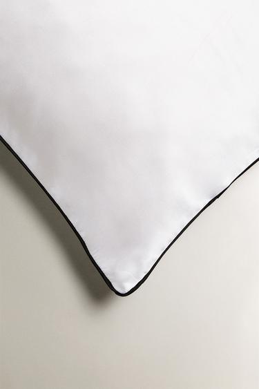HOUSSE DE COUSSIN SATIN - Blanc cassé de Zara - Image 1