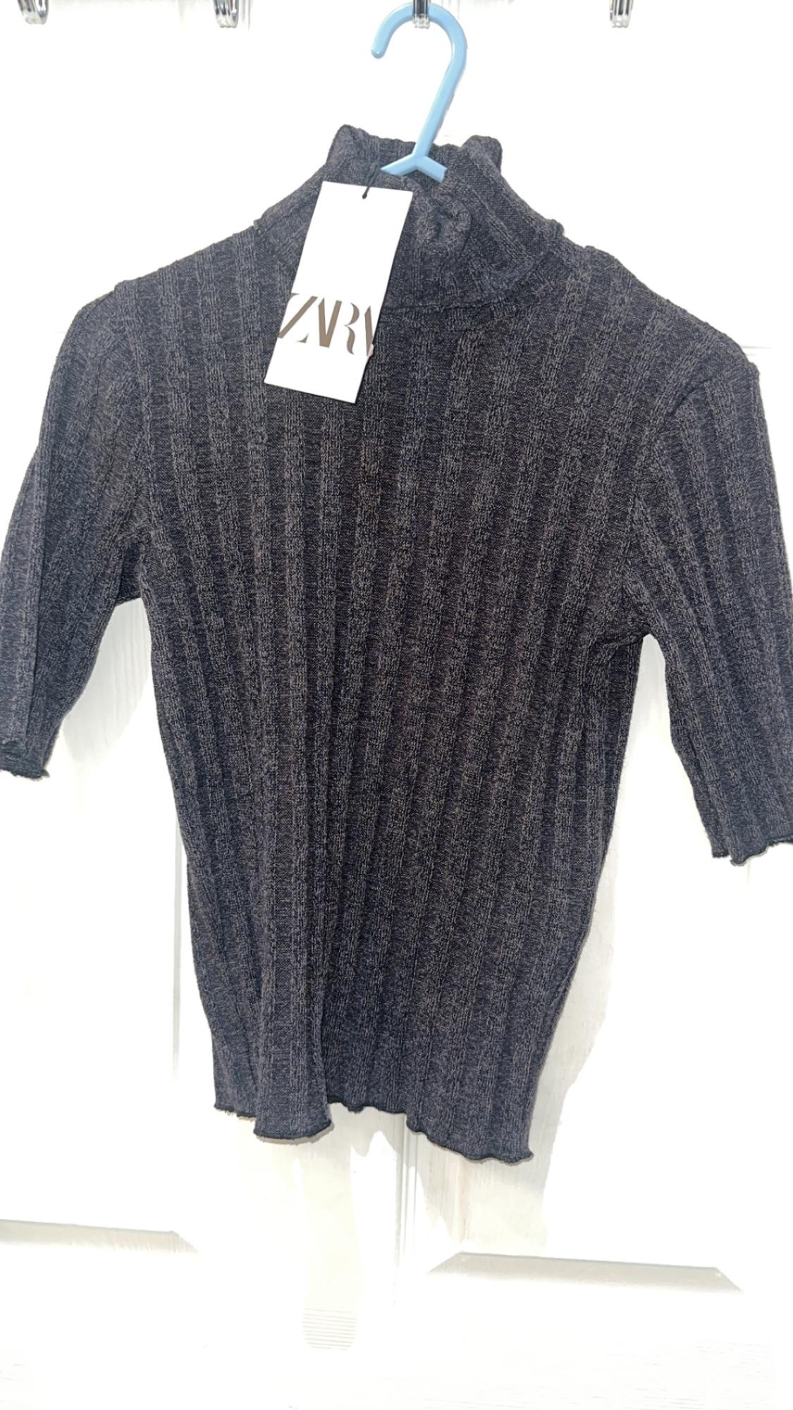 RIBBED T-SHIRT