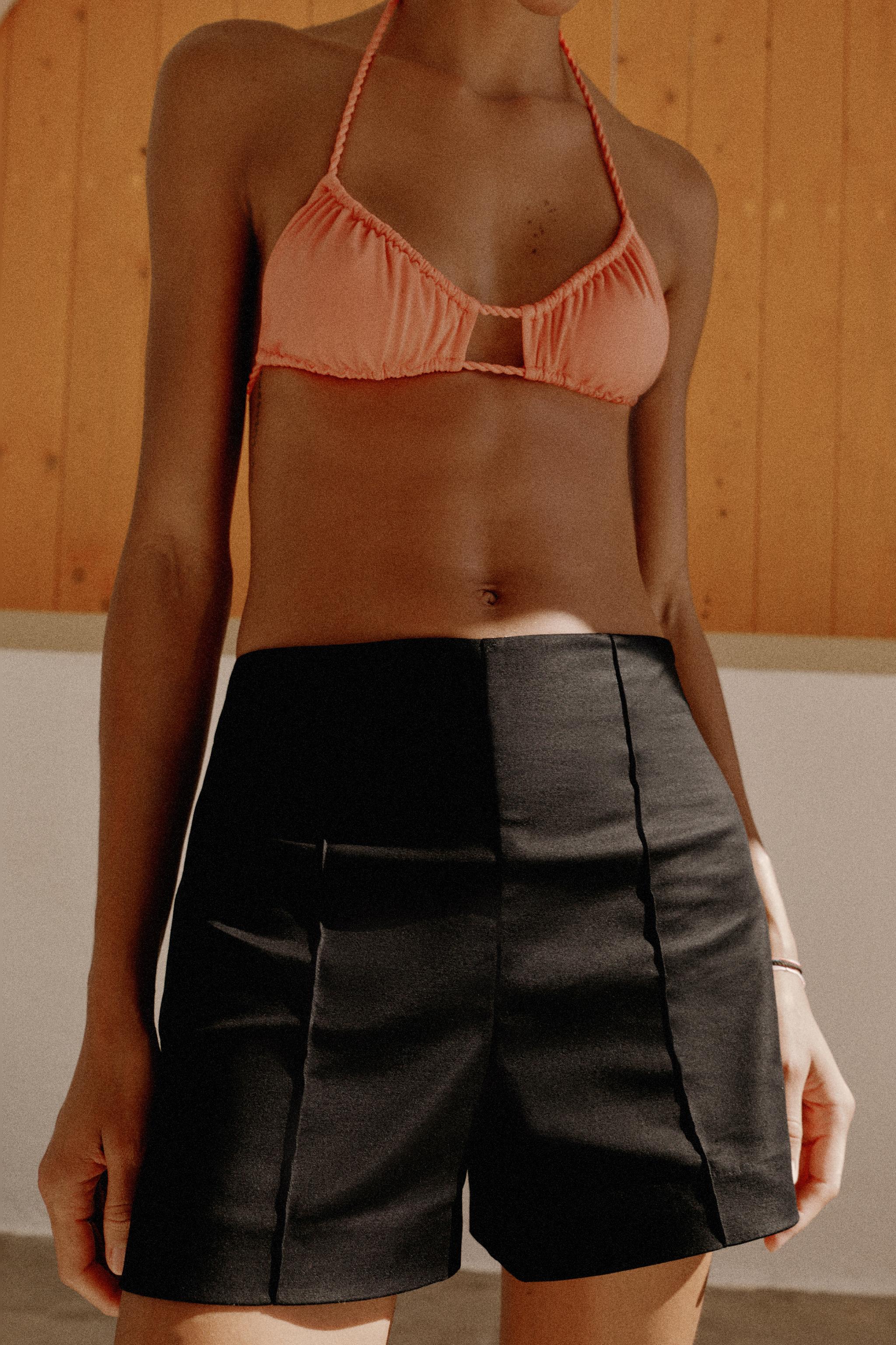 HIGH-WAISTED SHORTS — Black