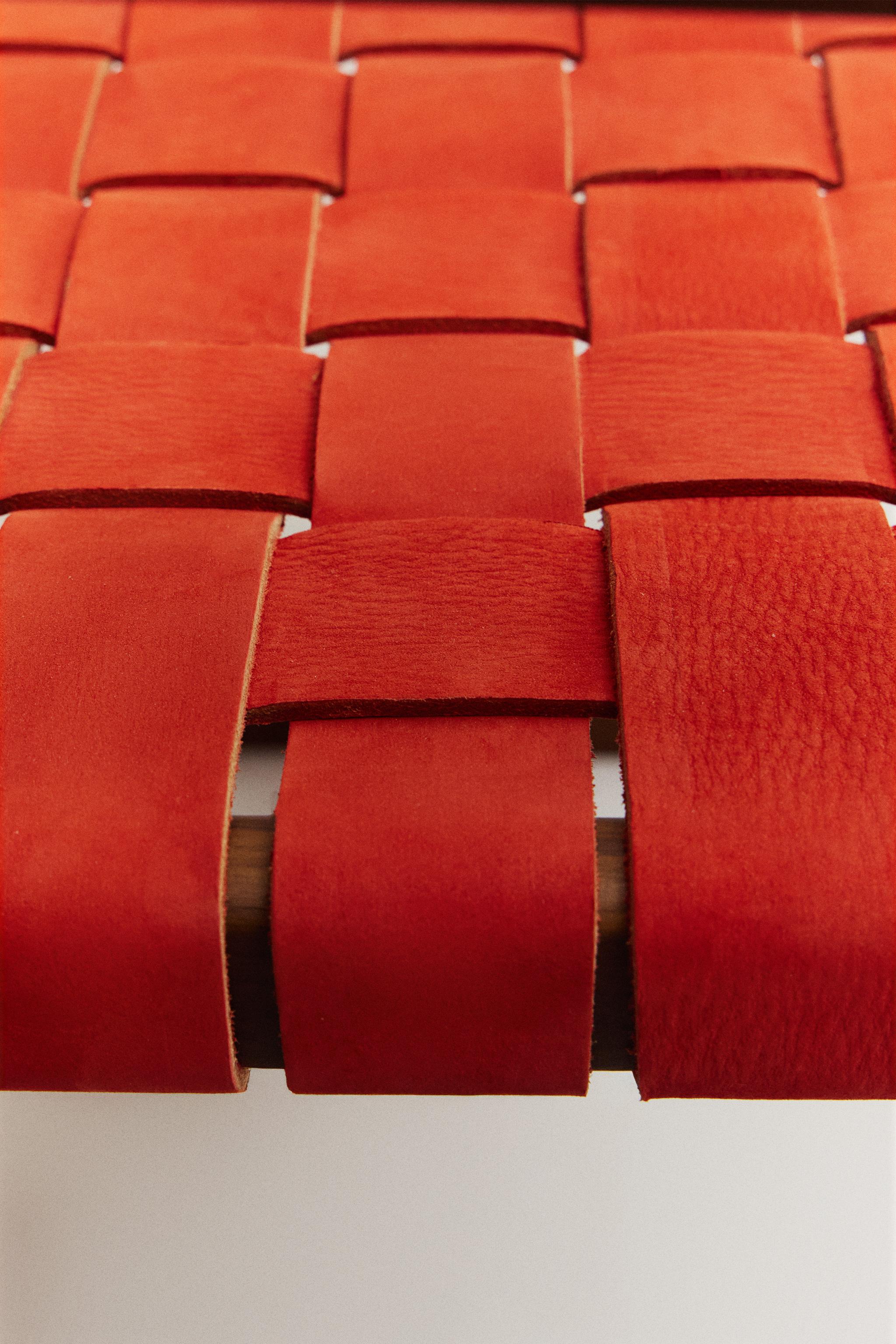 THE POWELA CHAIR