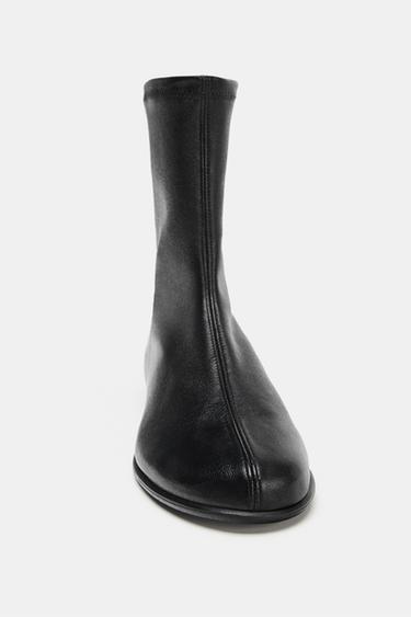 BOTTINES EN CUIR SOFT - Noir de Zara - Image 4