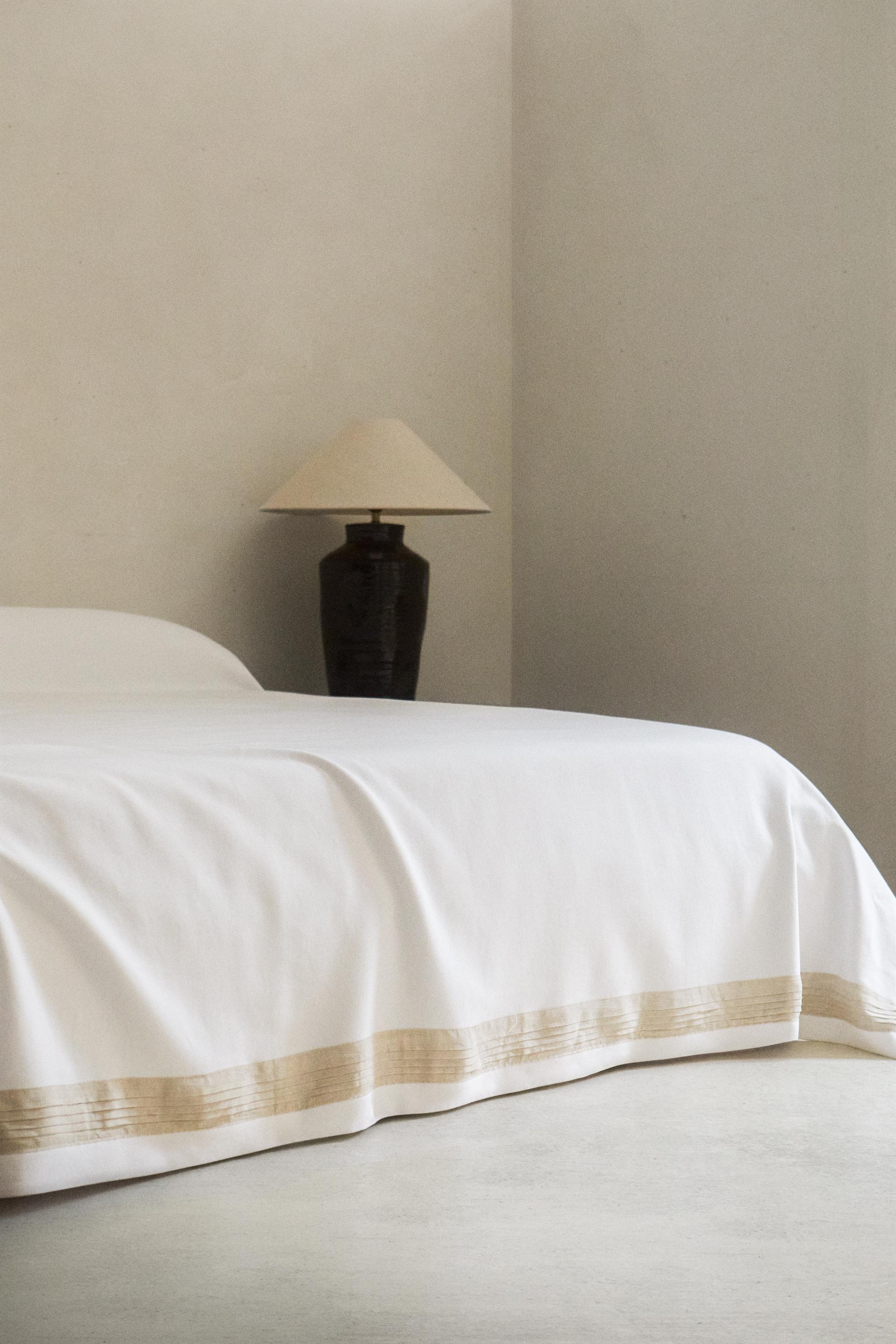 PLEATED BEDSPREAD