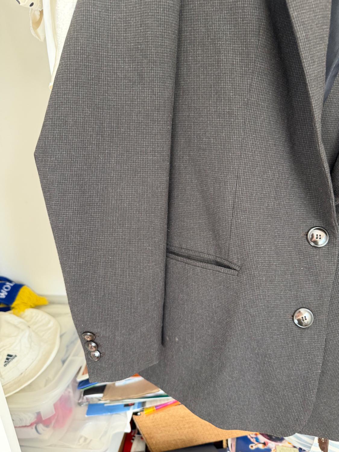 BLAZER WITH SHOULDER PADS AND BACK BUTTON DETAIL - Image 4