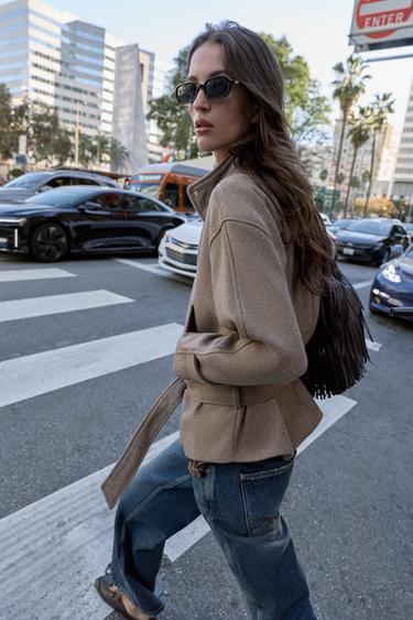 MANTEAU COURT AVEC LAINE ET CEINTURE - Vison foncé de Zara - Image 4