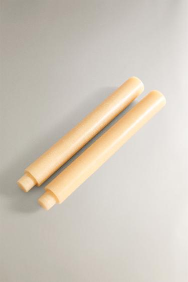 PACK OF STRAIGHT DECORATIVE CANDLES (PACK OF 2) - Vanilla by Zara - Image 1