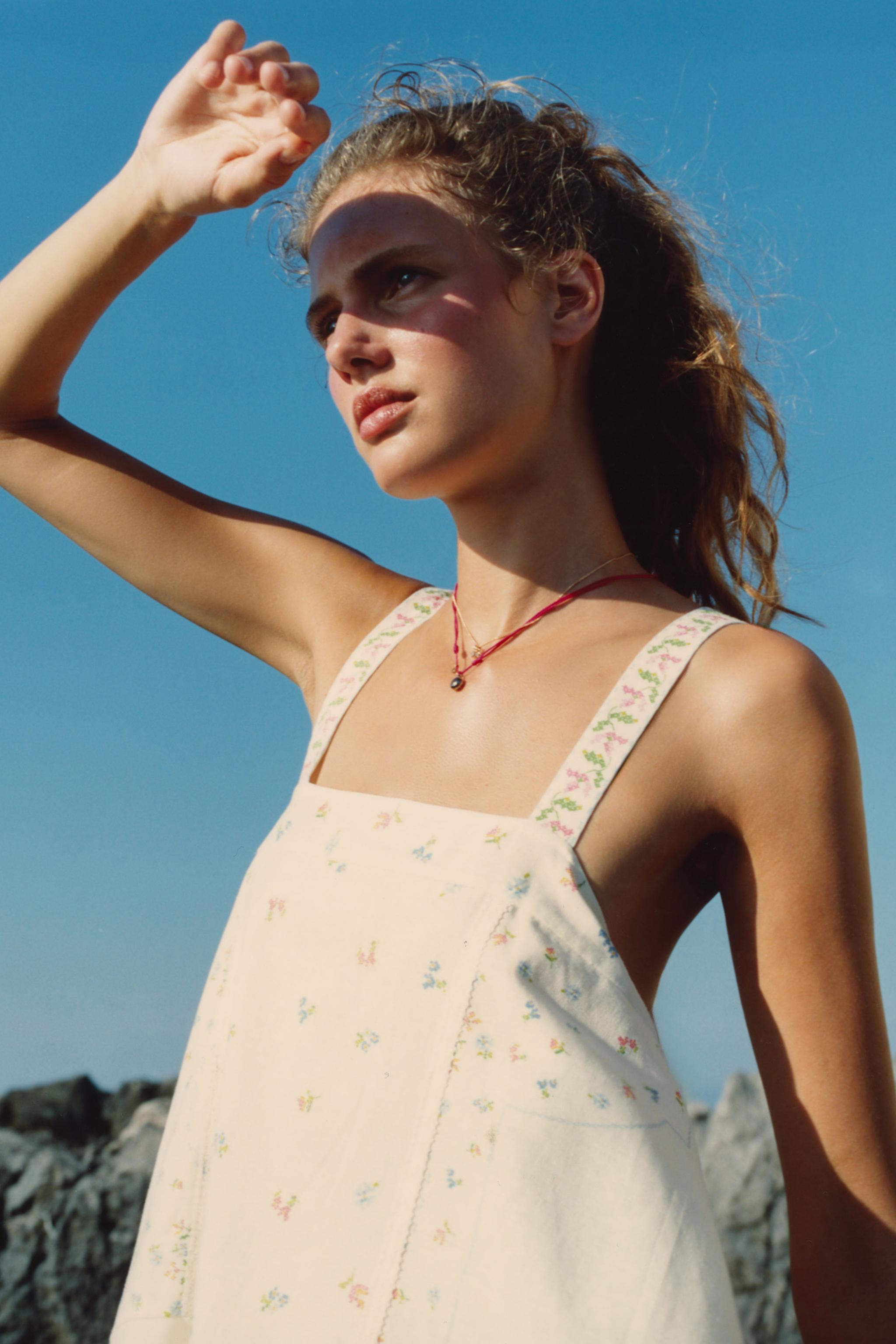 TOP ASYMÉTRIQUE IMPRIMÉ FLEURI EN LIN