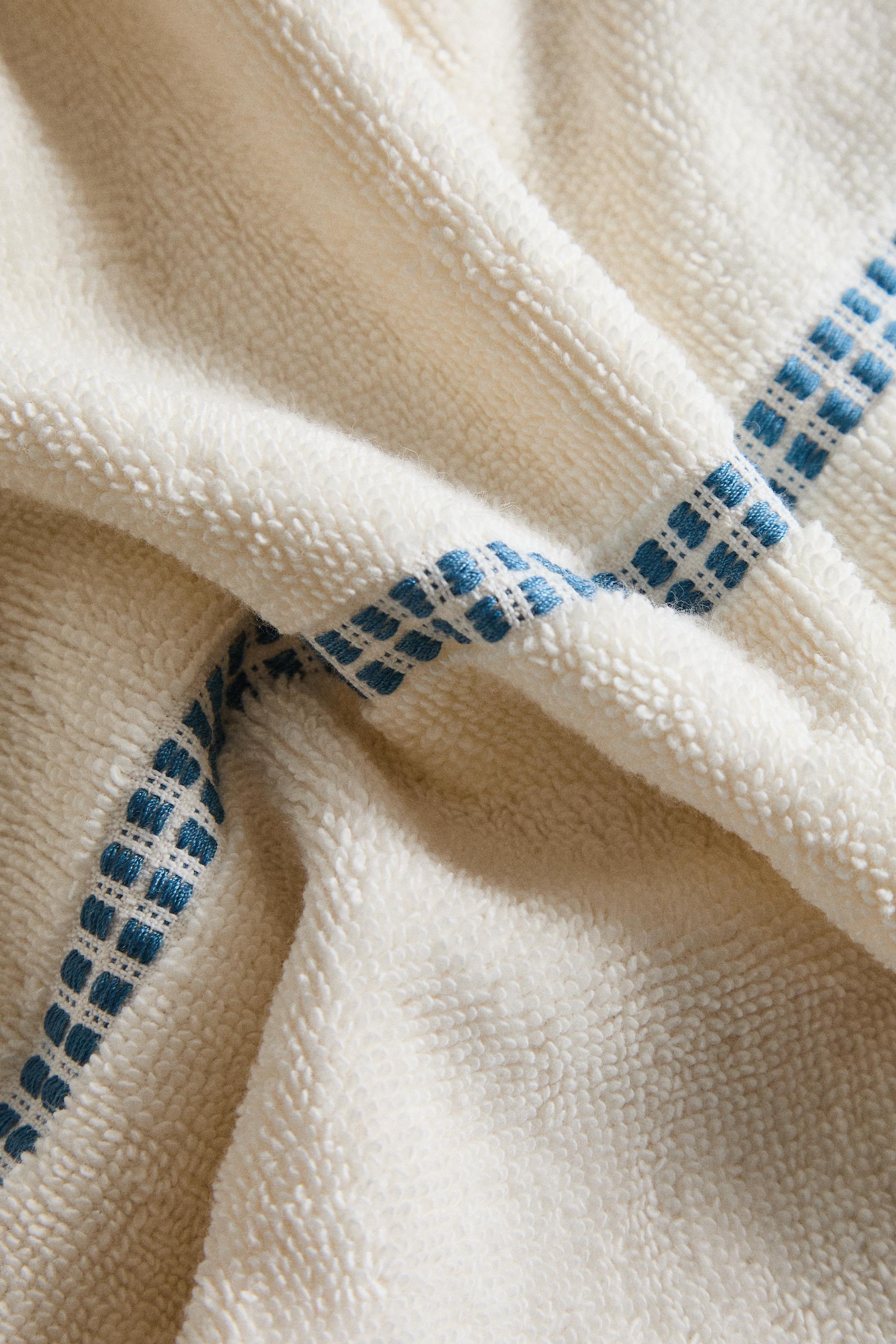 GEOMETRIC BORDER BATH TOWEL