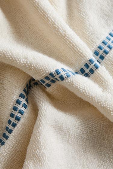 BATH TOWEL WITH GEOMETRIC BORDER - Ivory by Zara