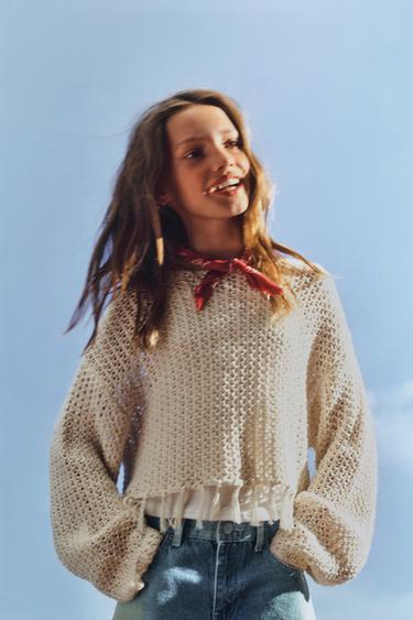 PULL EN MAILLE RÉSILLE À FRANGES - Écru de Zara - Image 4