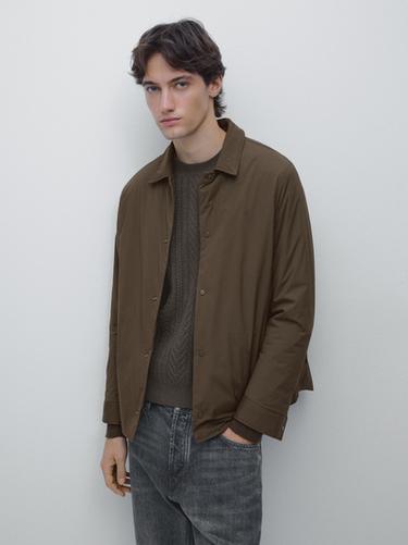 Sobrecamisa acolchada ligera water repellent - Khaki de Zara