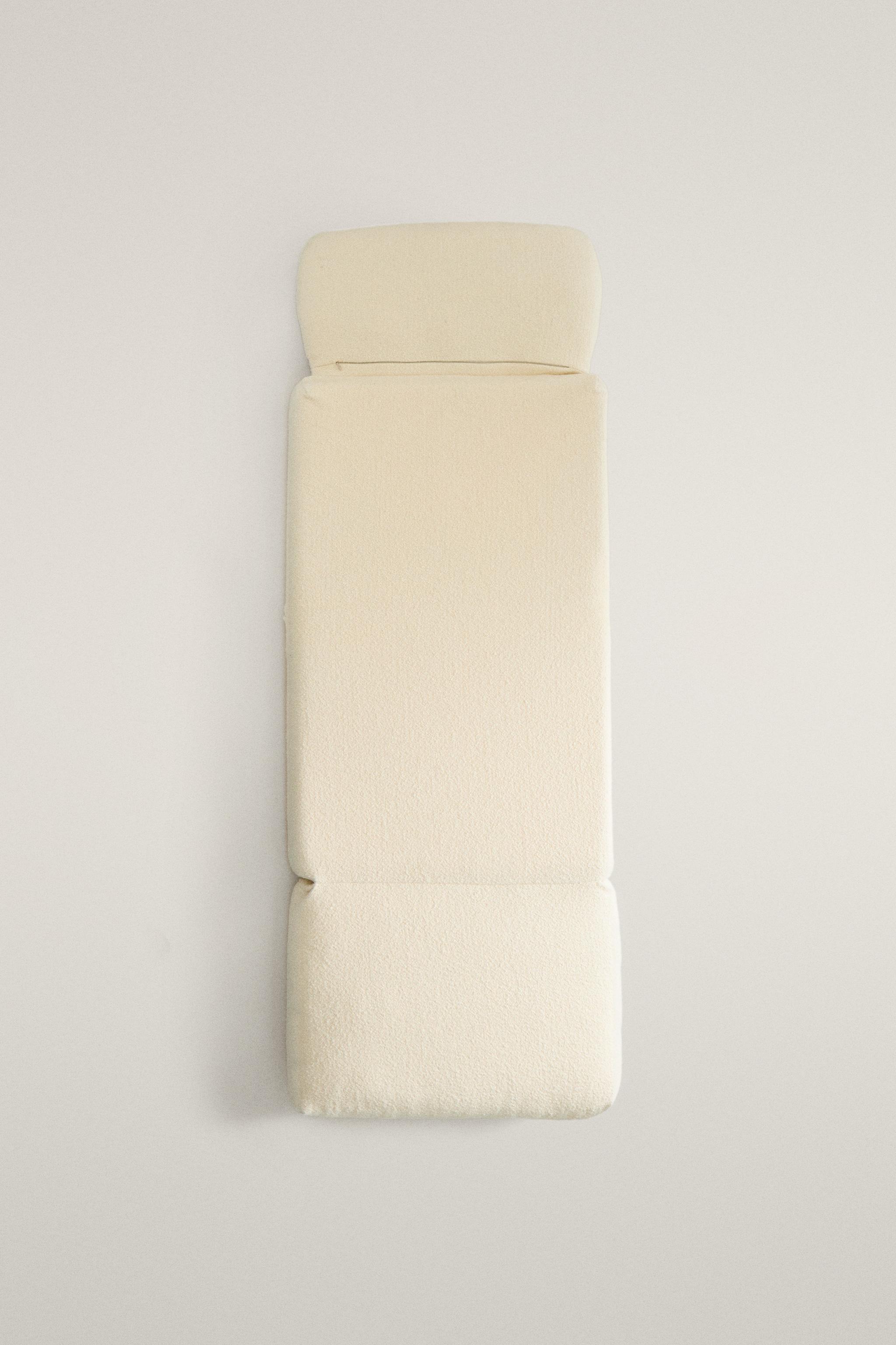 BOUCLÉ FOLDING ARMCHAIR
