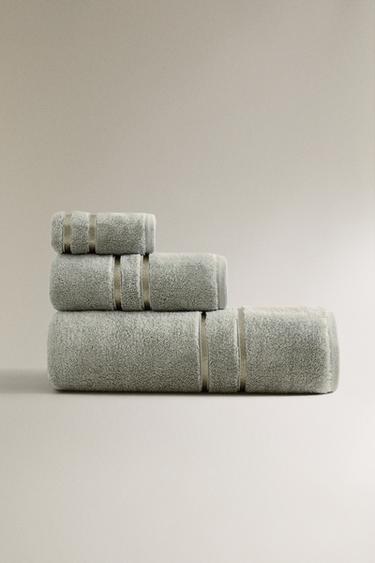 BATH TOWEL WITH LINED TRIM - Mid-green by Zara - Image 0