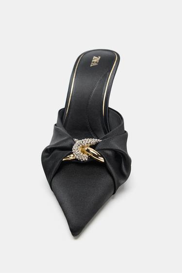 صندل ساتان بكعب وتطريز - أسود الخاص بـ Zara