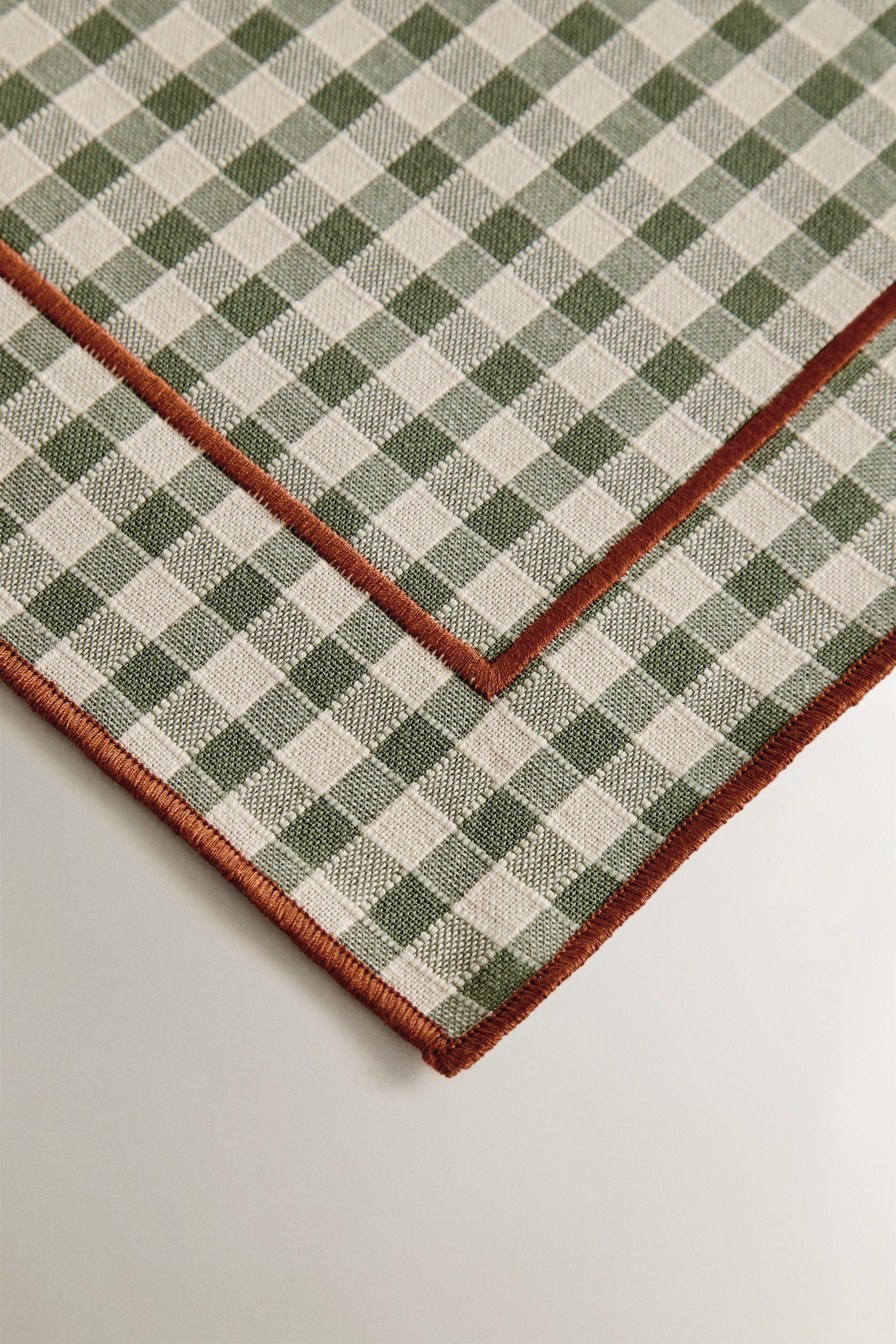 CHECK AND TOPSTITCHED PLACEMAT