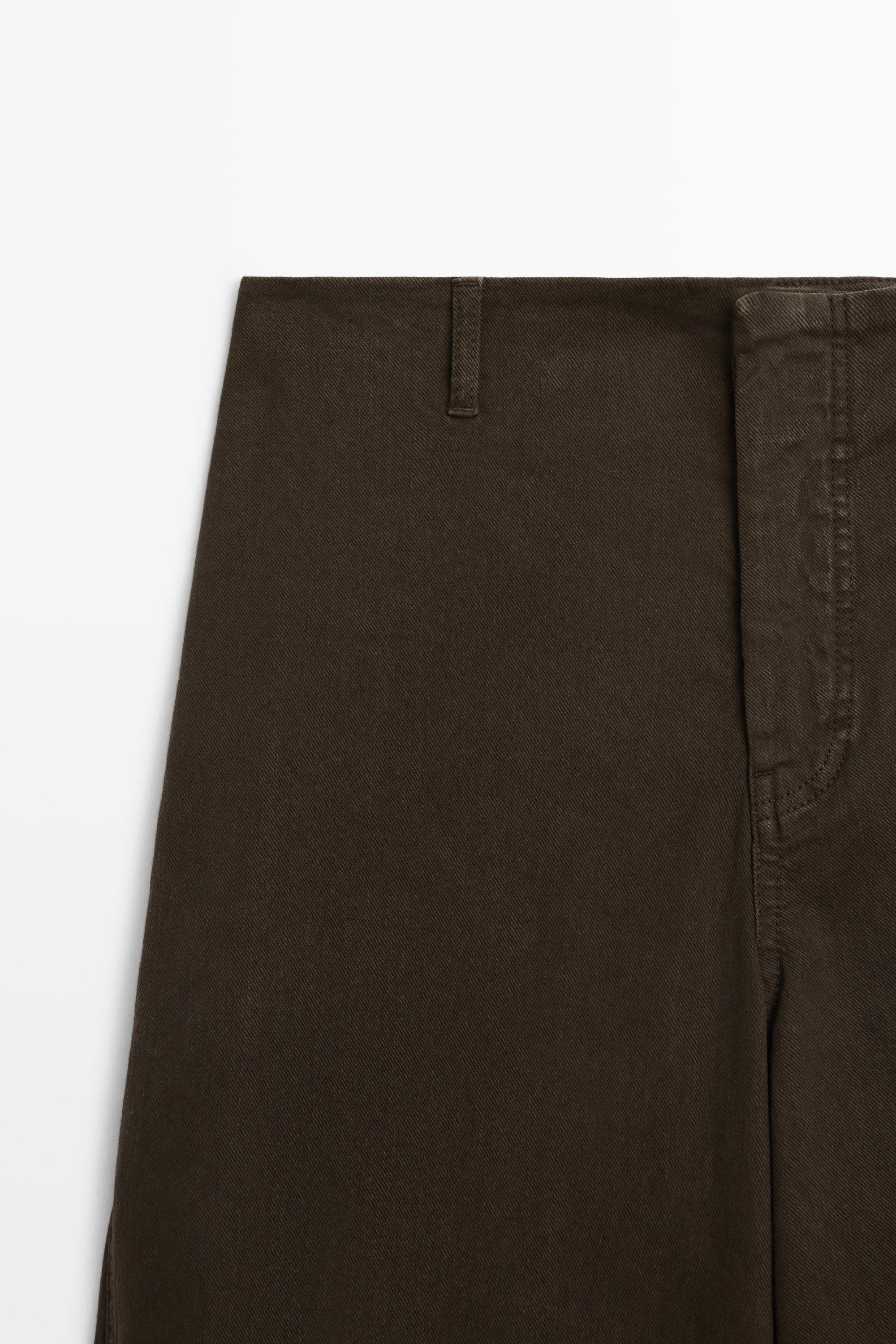 Pants carrot fit seam details