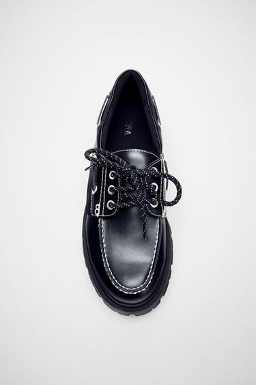 コントラストステッチ入りデッキシューズブラックZaraのコントラストステッチ入りデッキシューズ - ブラック