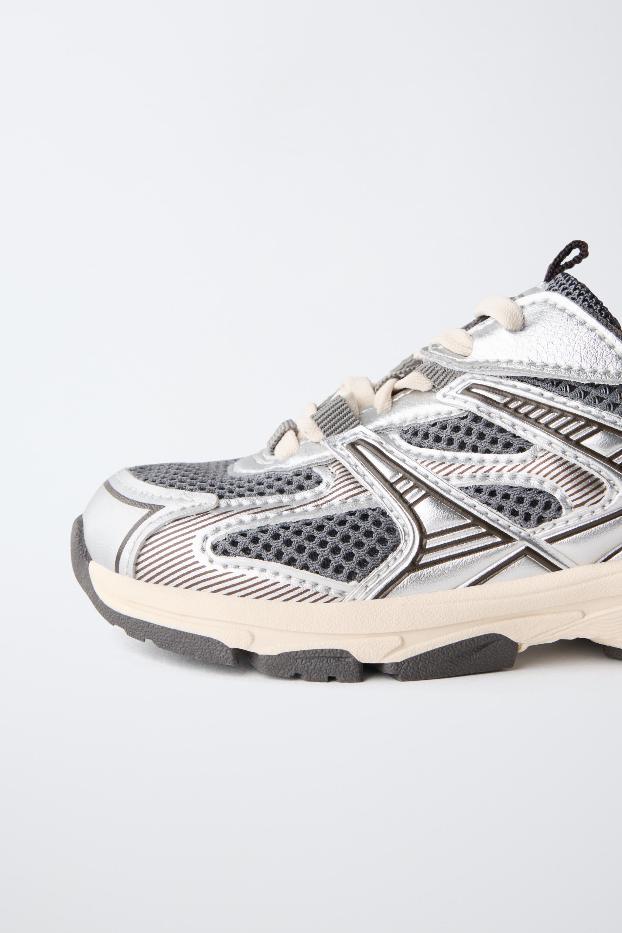 METALLIC SNEAKERS